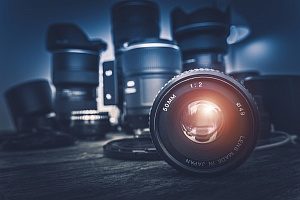 aparat cyfrowy 300x200 Jak wybrać dobry sprzęt fotograficzny?
