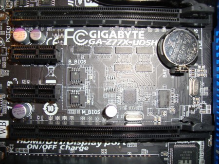 Gigabyte Z77X-UD5H-WB WIFI, CMOS