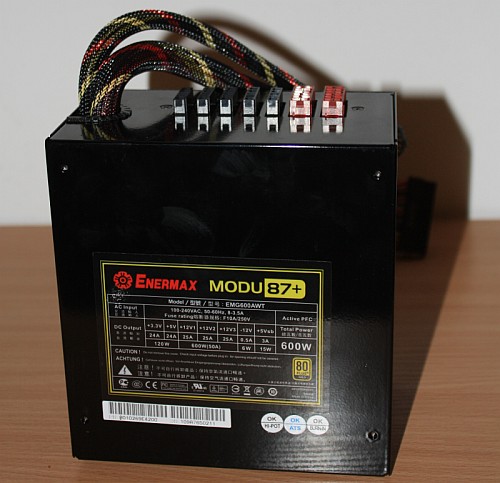 zasilacz Enermax Modu87+ modularne kable, montaż zasilacza w obudowie
