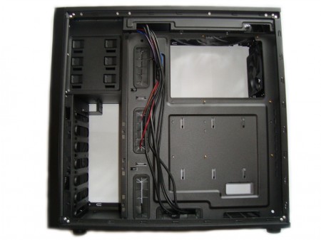 Antec Eleven Hundred Wnętrze 2 450x337 Antec Eleven Hundred Wnętrze (2)