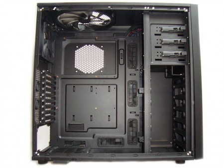 Antec Eleven Hundred Wnętrze 6 450x337 Antec Eleven Hundred Wnętrze (6)