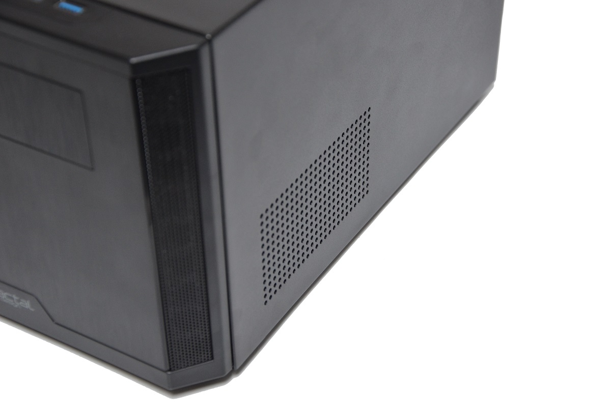 Fractal Design Core 500 otwory wentylacyjne z boku obudowy