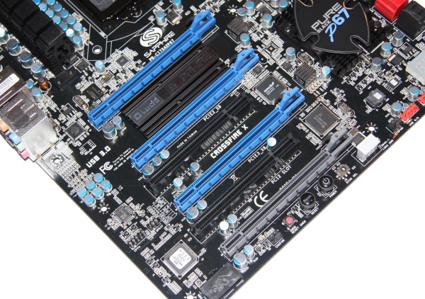 Sapphire Pure Black P67 Hydra złącza PCI-Express
