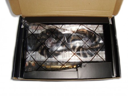 XFX Radeon HD 7850 Double Dissipation 1GB DDR5 opakowanie 3 450x337 XFX Radeon HD 7850 Double Dissipation 1GB DDR5 opakowanie (3)