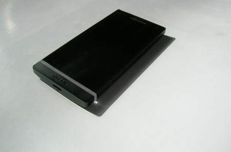 Sony Xperia S widok z przodu