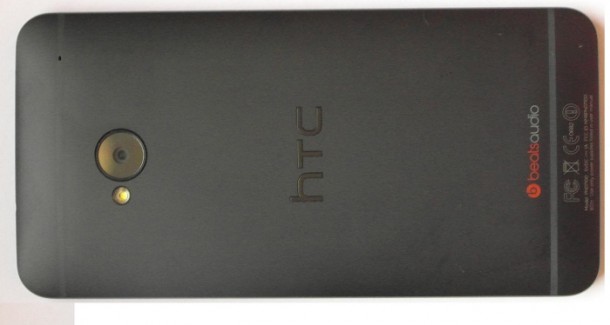 HTC One widok z tyłu