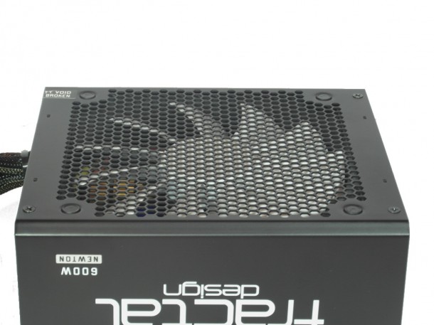 Fractal Design Newton R3 600W grill