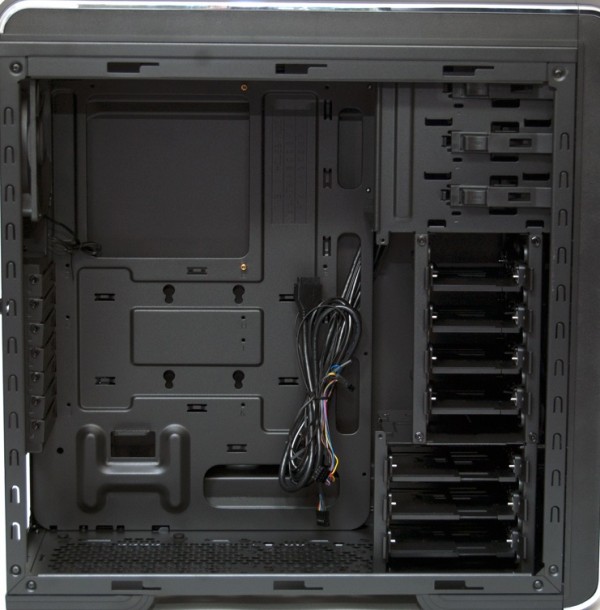 Cooler Master 690 III wnętrze