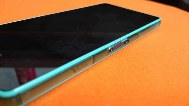 sony xperia z3 compact lewy bok urządzenia