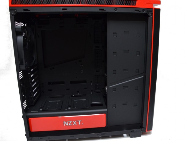 NZXT H440 wnętrze