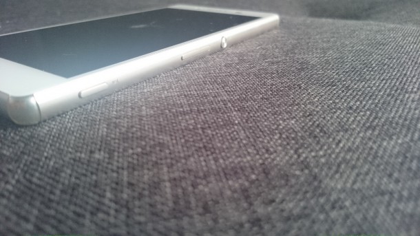 sony xperia z3+ prawy bok urządzenia