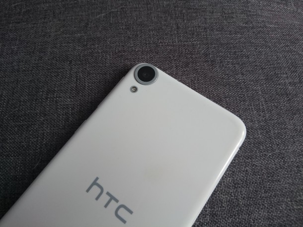 htc desire 820 - tylne oko aparatu