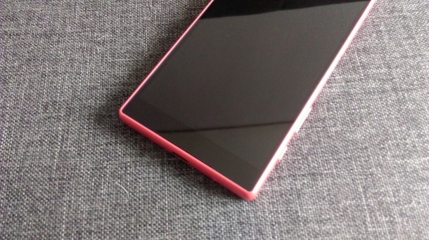 sony xperia z5 compact - ekranowe przyciski funkcyjne i logo