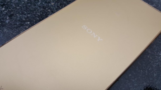 sony xperia z5 - logo sony na tylnej klapce