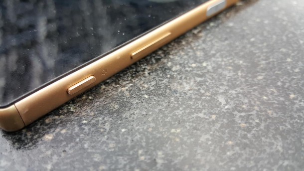 sony xperia z5 - spust migawki i przyciski głośności