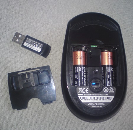 Miejsce na baterię oraz odbiornik Wireless Mouse 5000 Blue Track 450x440 Miejsce na baterię oraz odbiornik Wireless Mouse 5000 Blue Track Miejsce na baterię oraz odbiornik Wireless Mouse 5000 Blue Track