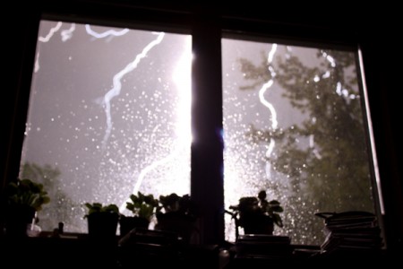 burza za oknem, grzmoty