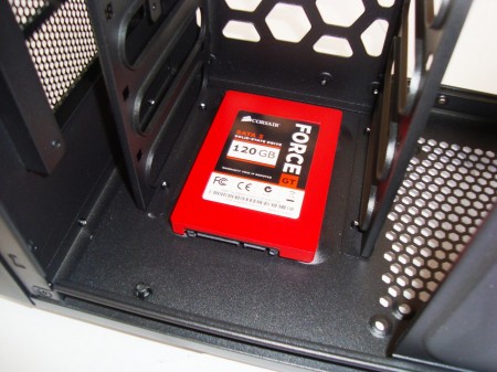 obudowa Antec One montaż dysku SSD