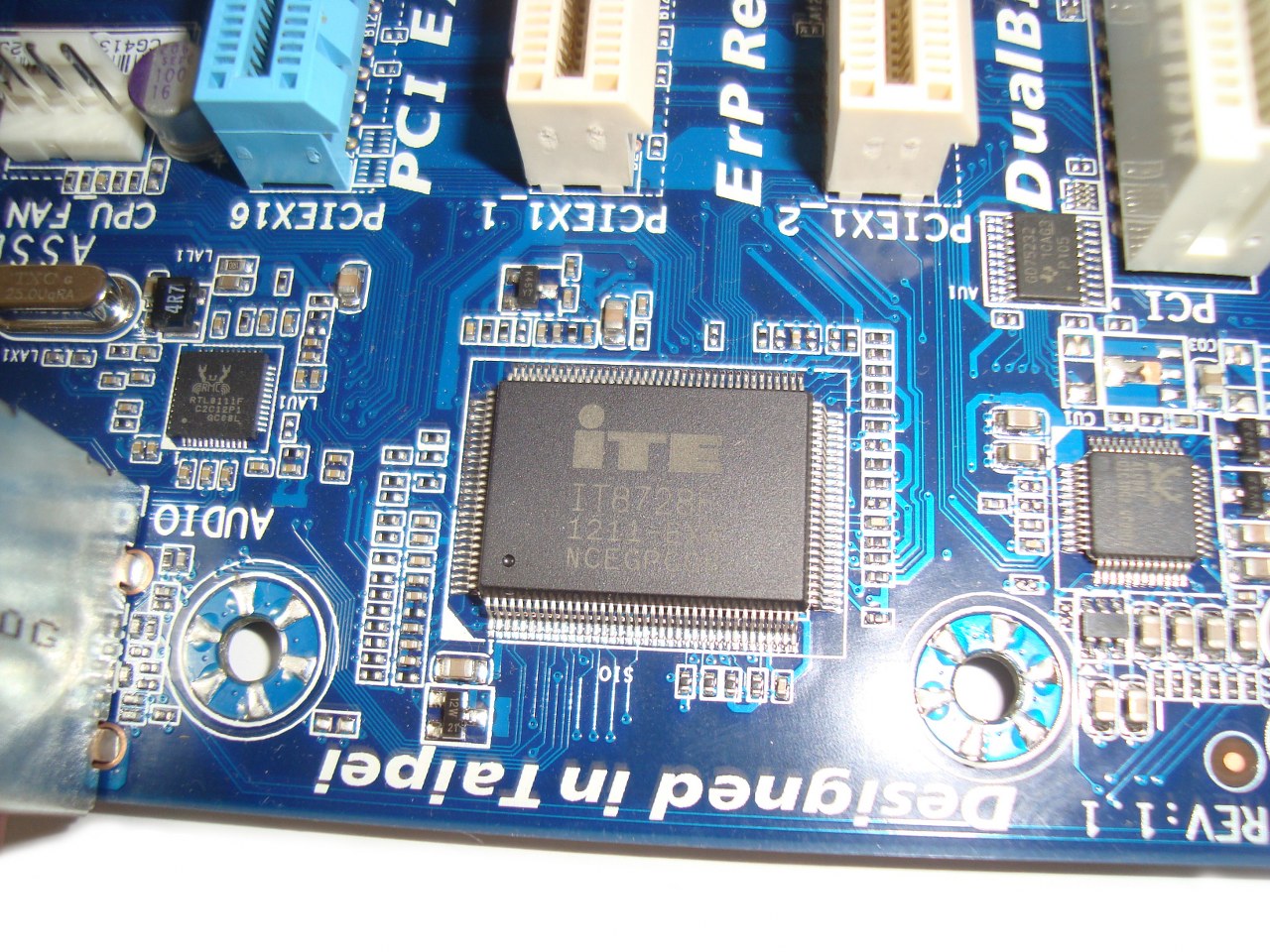 Chip ITE IT8728F, Gigabyte B75M-D3V